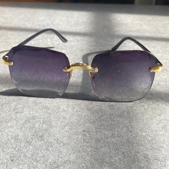Sunglass - Picture 1 of 2